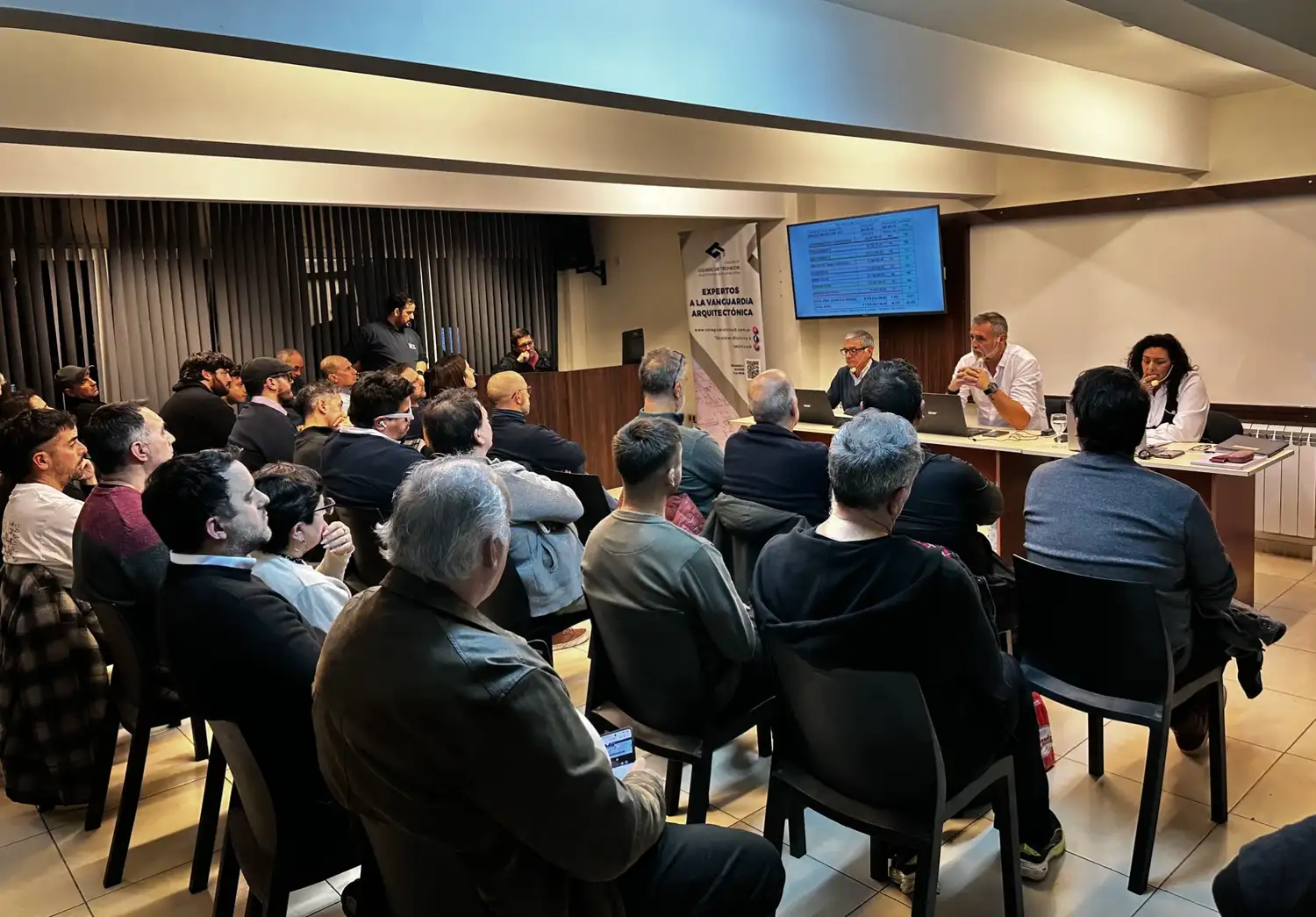 Durante la sesión, los asambleístas aprobaron por amplia mayoría la Memoria Anual y el Cuadro Demostrativo de Ingresos y Egresos correspondiente al ejercicio 2025.