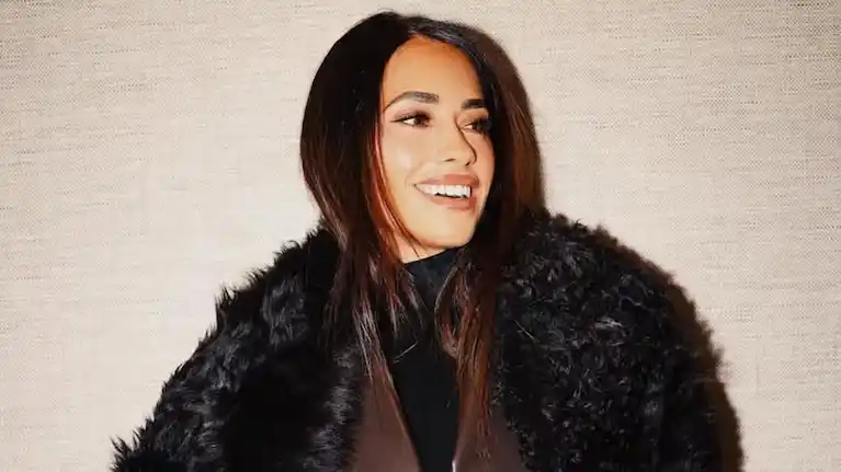 Antonela Roccuzzo, más diva que nunca en Broadway con un tapado de cuero y chal de piel