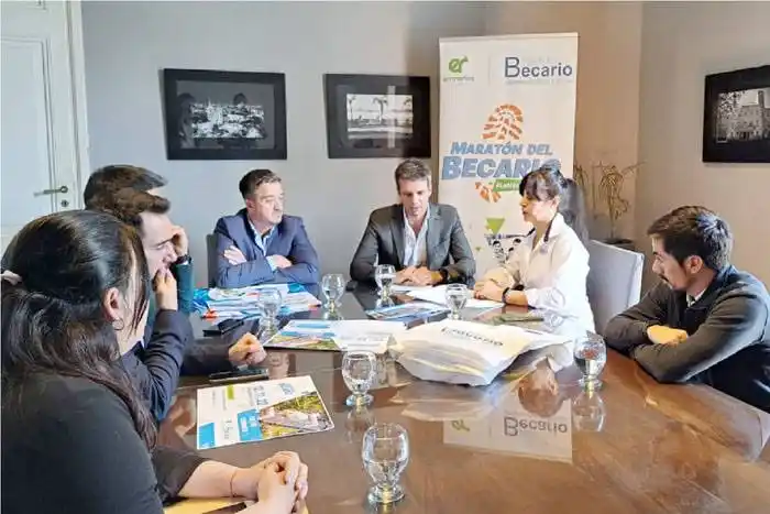 El Becario promueve junto  a municipios la participación en su tradicional Maratón