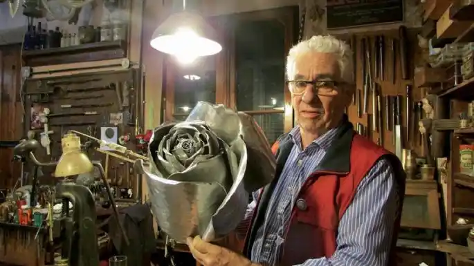 El orfebre Juan Carlos Pallarols visitó la ciudad