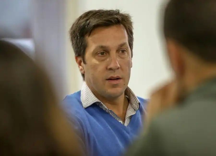 Acusan al Intendente de Necochea de violar la cuarentena para ir a una fiesta: Rojas se defendió y dijo que "es una opereta"