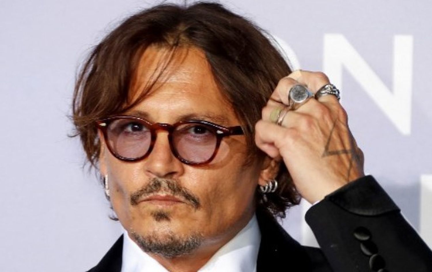 ¿Nuevo amor? Captan a Johnny Depp muy bien acompañado