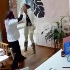 Una mujer agredió a golpes a su manicura porque no le gustó cómo le quedaron las uñas