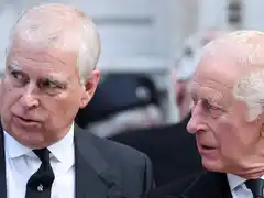 El fin del príncipe Andrés: el rey Carlos III, su hermano, lo despojó de sus títulos