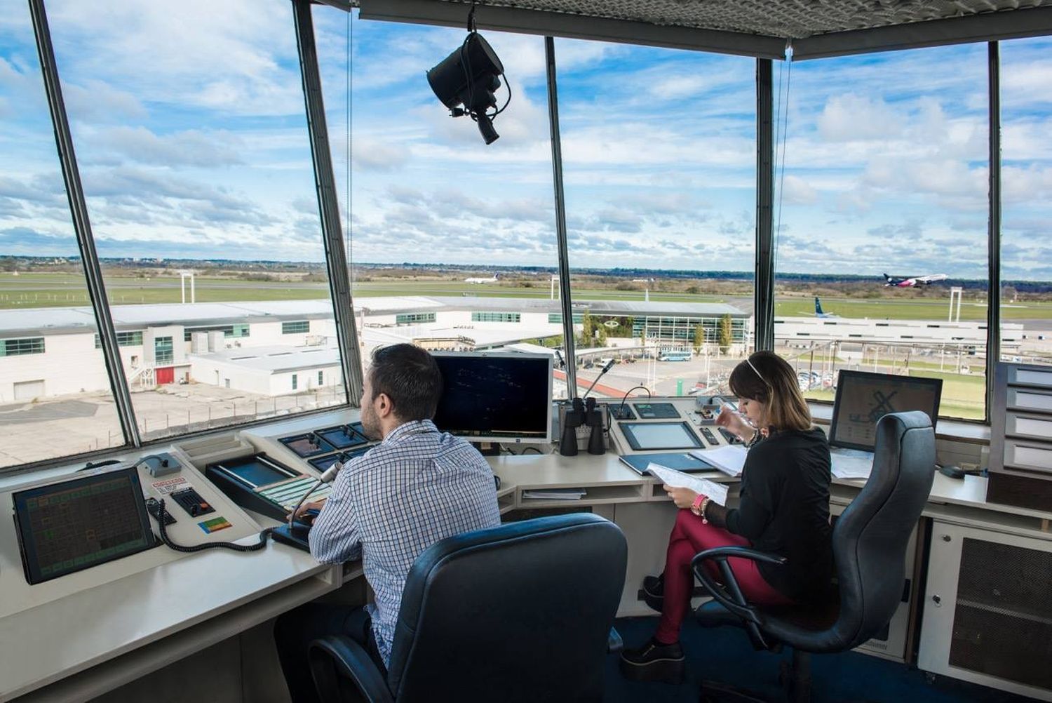 Dictan conciliación obligatoria y se suspenden medidas de controladores en Argentina