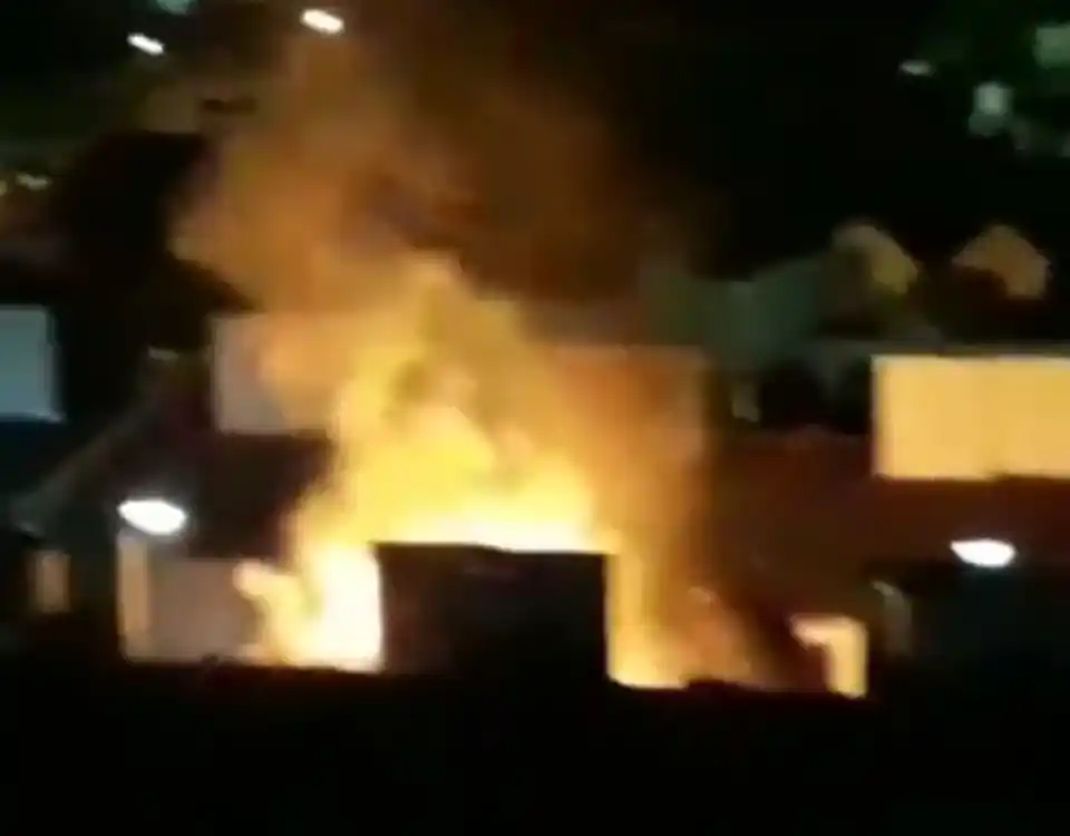 Así se veían las llamas tras la explosión en el departamento céntrico 
