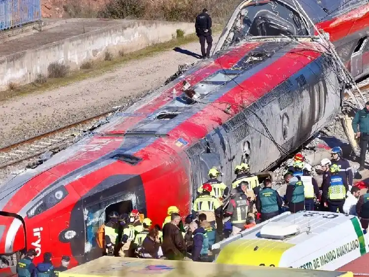Elevaron  39 el número de muertos por el choque de trenes en España.