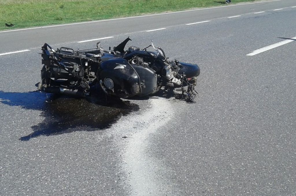 Choque en la Ruta 1: un motociclista herido al impactar contra un automóvil