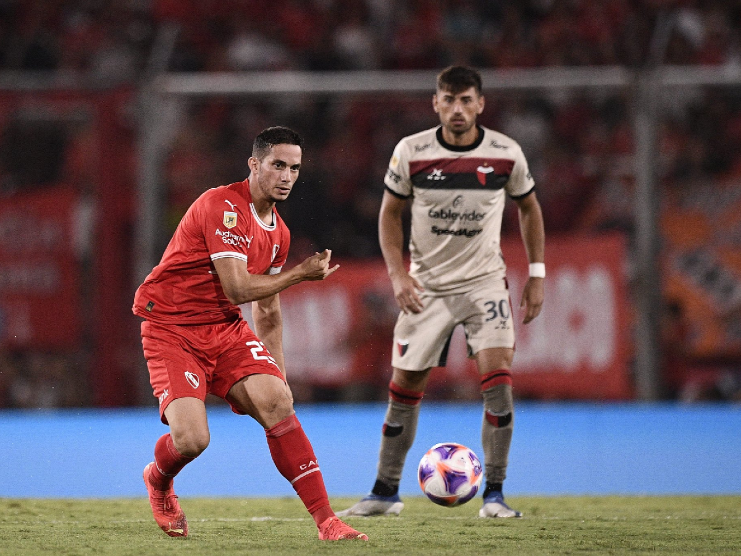 El “Rojo” y Colón empataron en un duelo caliente