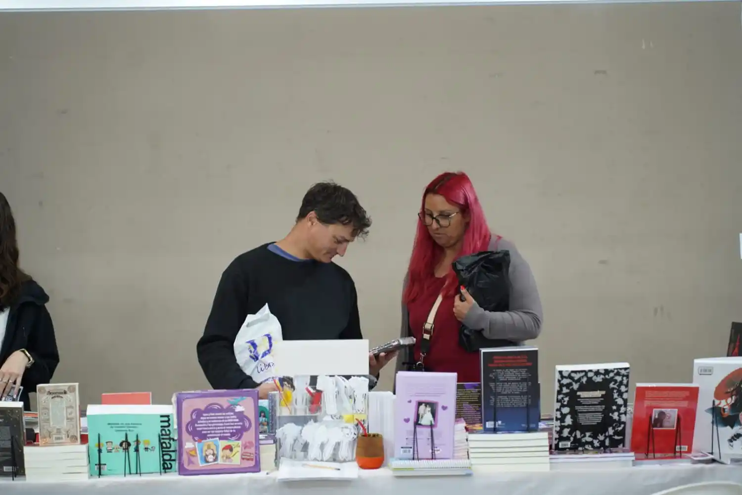 La Feria del Libro se desarrolla en el Superdomo.