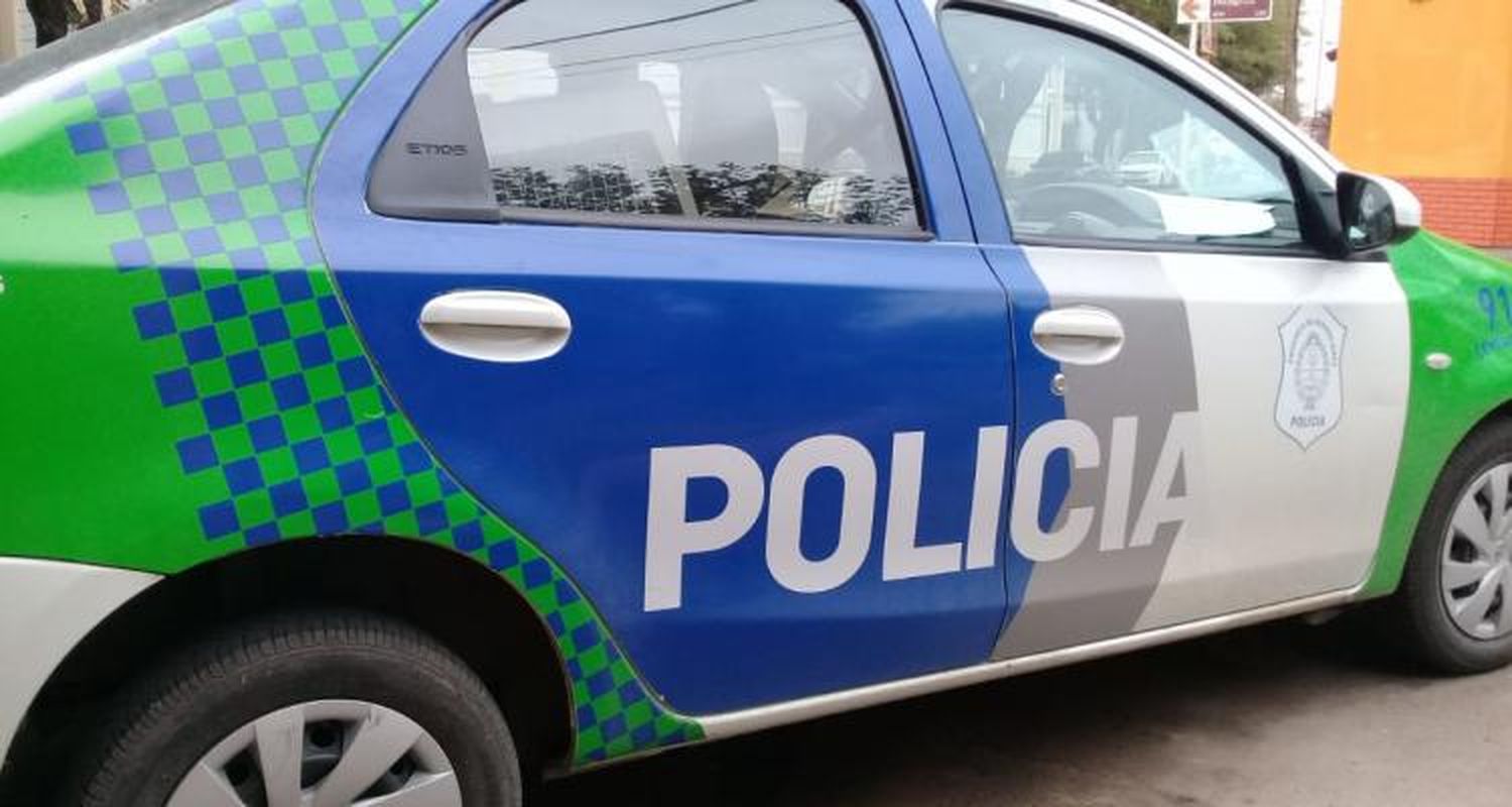 Dos delincuentes intentaron robarle a un hombre y su madre y los lesionaron