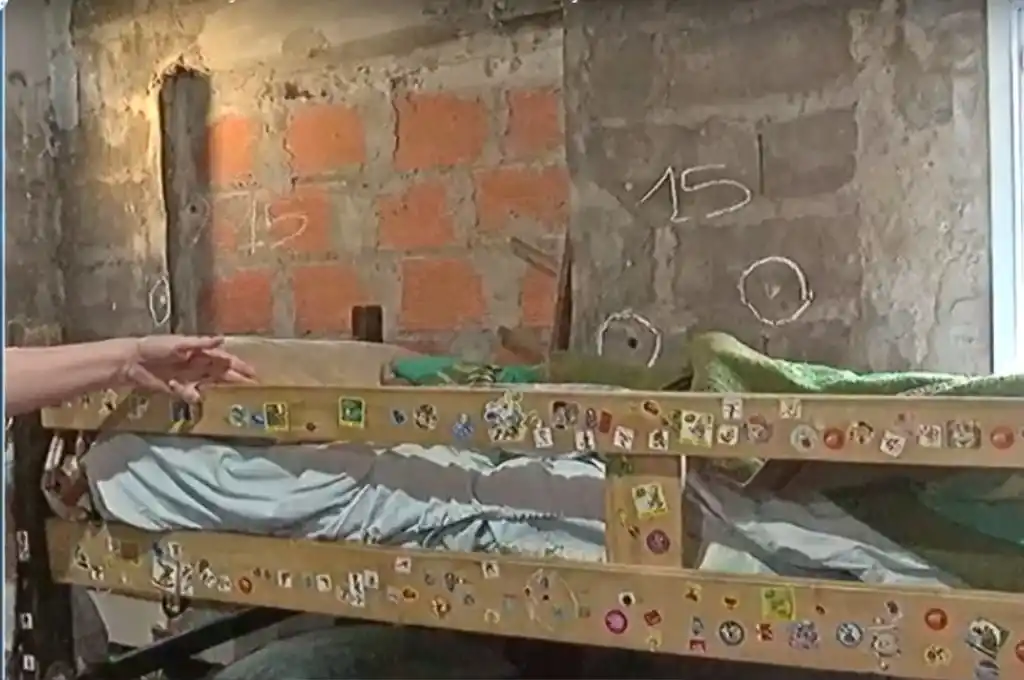 Un balazo en la cama del niño y un mensaje mafioso en la casa equivocada