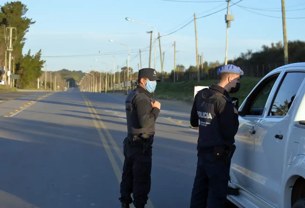 Se infraccionó a 16 personas en una fiesta en  Guernica al 1700