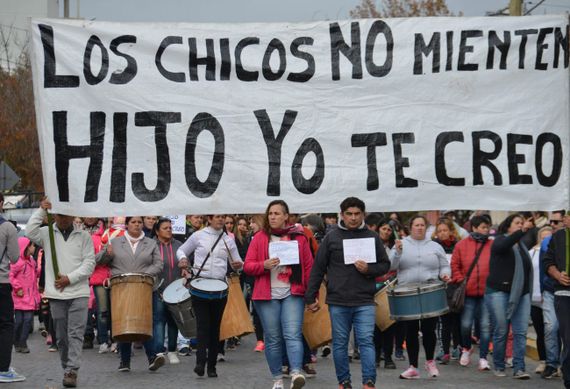 Padres del Jardín 901 volvieron a marchar bajo el lema "Hijo, yo te creo"