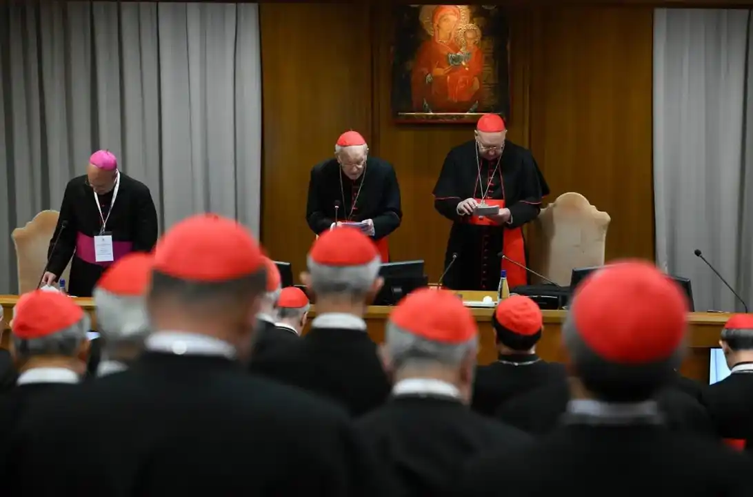 Cardenales llaman a un alto el fuego y negocian la paz