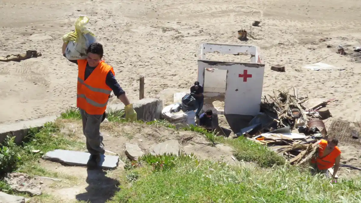 Retiraron 6.500 kilos de basura de la playa de Constitución