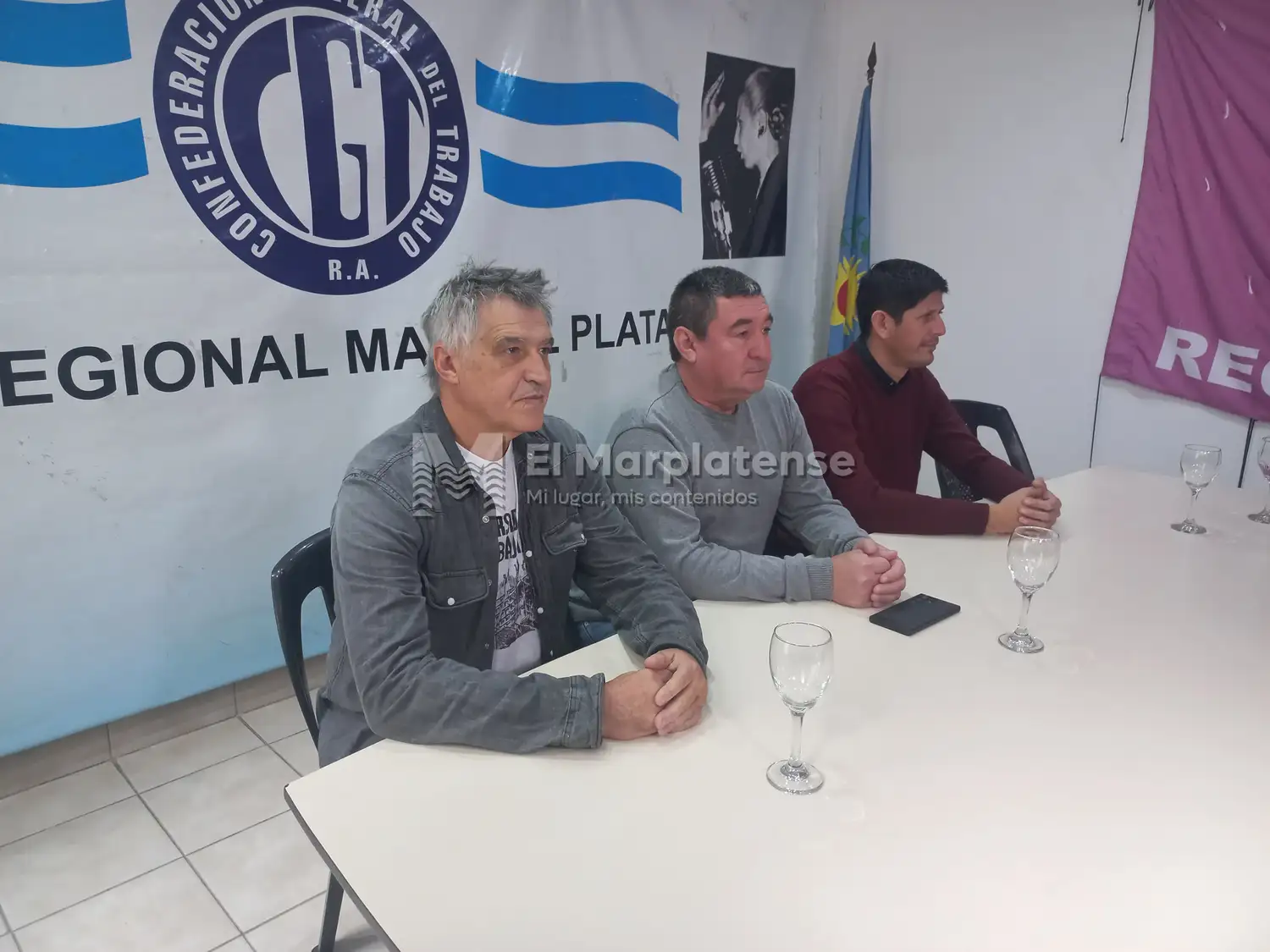 Pedro Sanllorenti, secretario general de Adum, Ezequiel Navarro referente de ATE y Jose Luis Rocha desde la CGT.