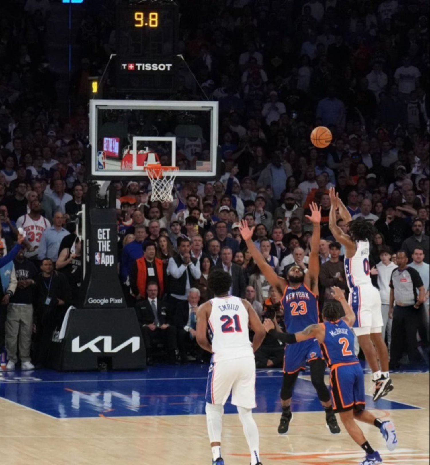 Mira el triple de Tyrese Maxey que salvó a los 76ers de la eliminación