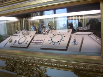 CUAL PELÍCULA: robaron joyas con "valor inestimable" del museo del Louvre