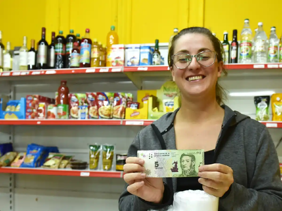 ¿Cómo repercute en la  ciudad los últimos días  del billete de 5 pesos ? 