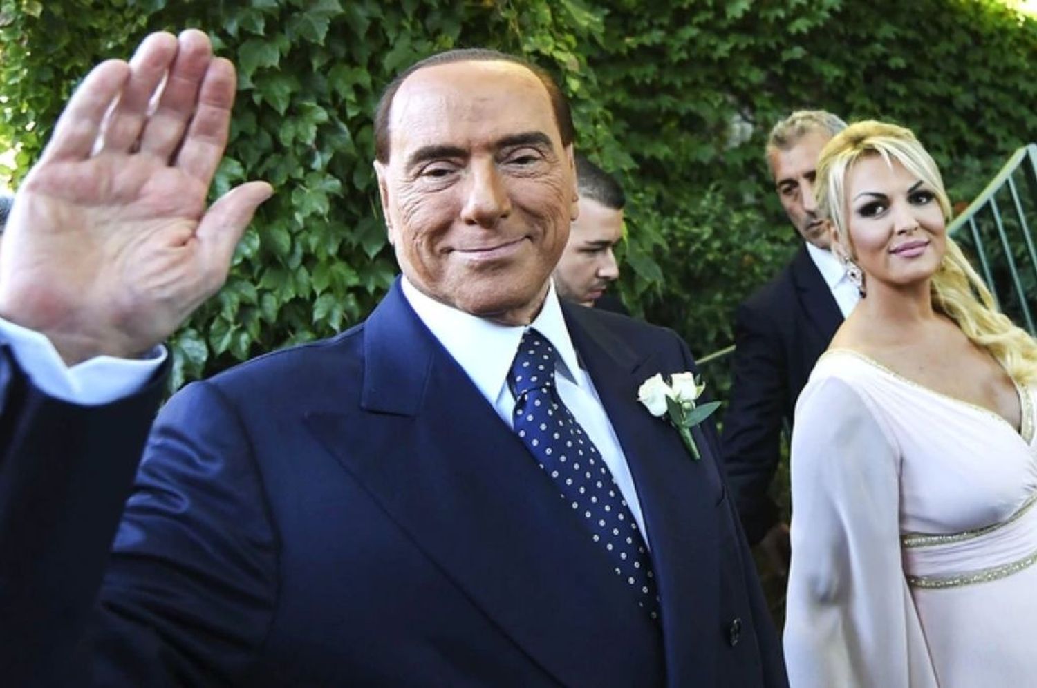 Silvio Berlusconi deja a su novia de 34 por una más joven