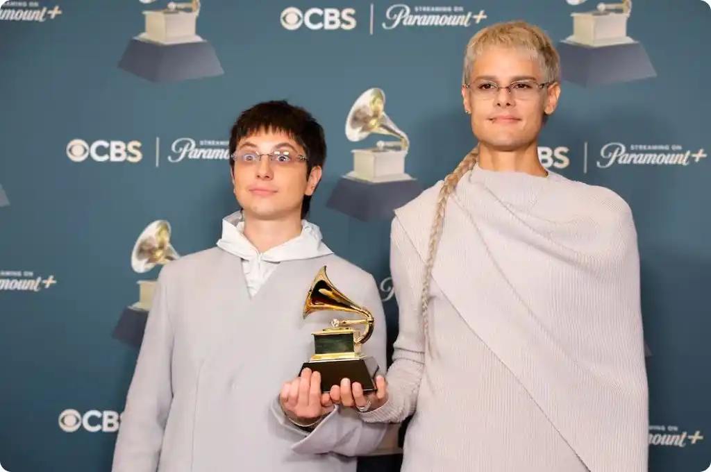 paco Amoroso y Ca7riel ganadores de un galardón