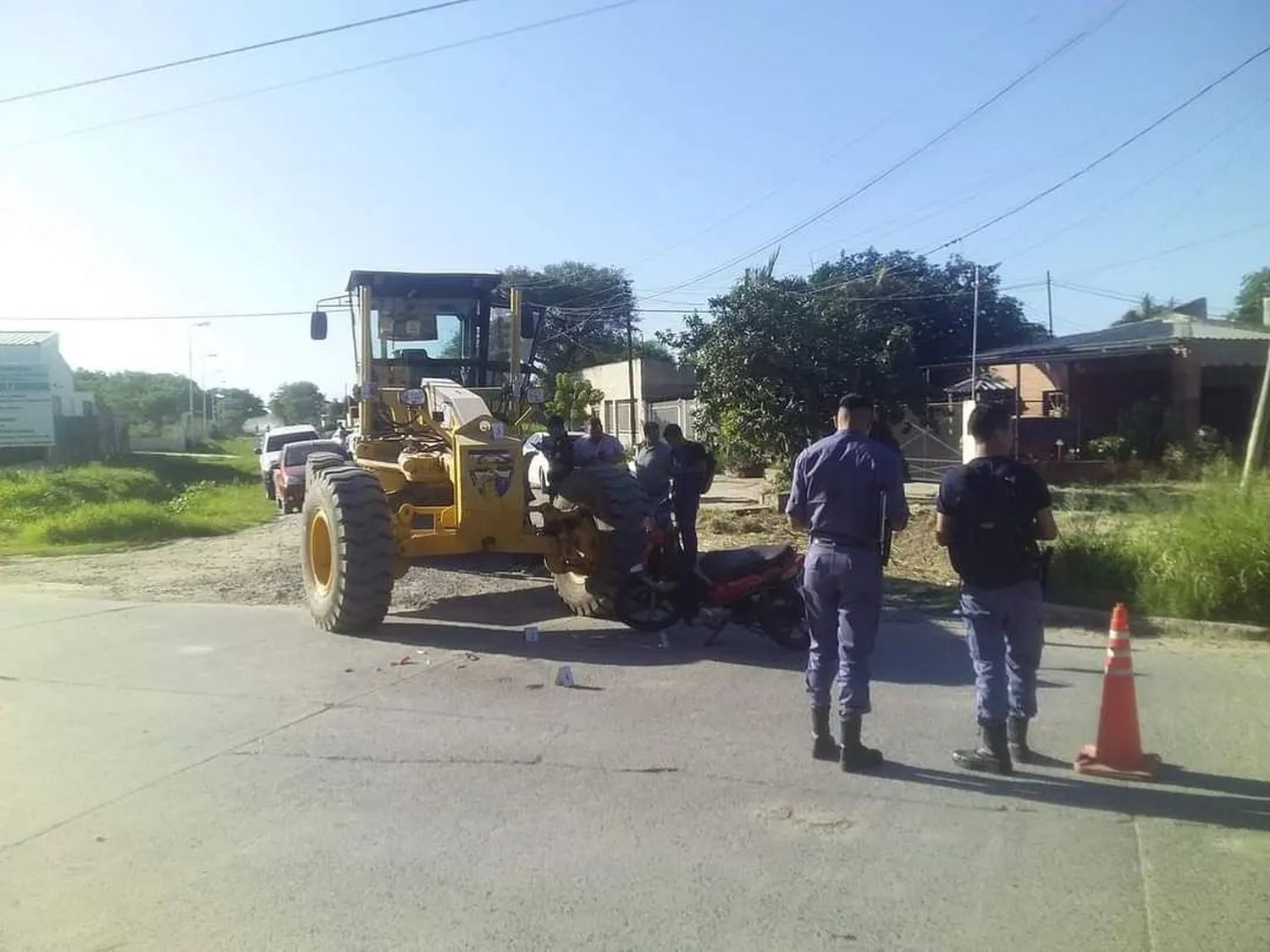 Una motociclista perdió la vida al impactar contra una motoniveladora