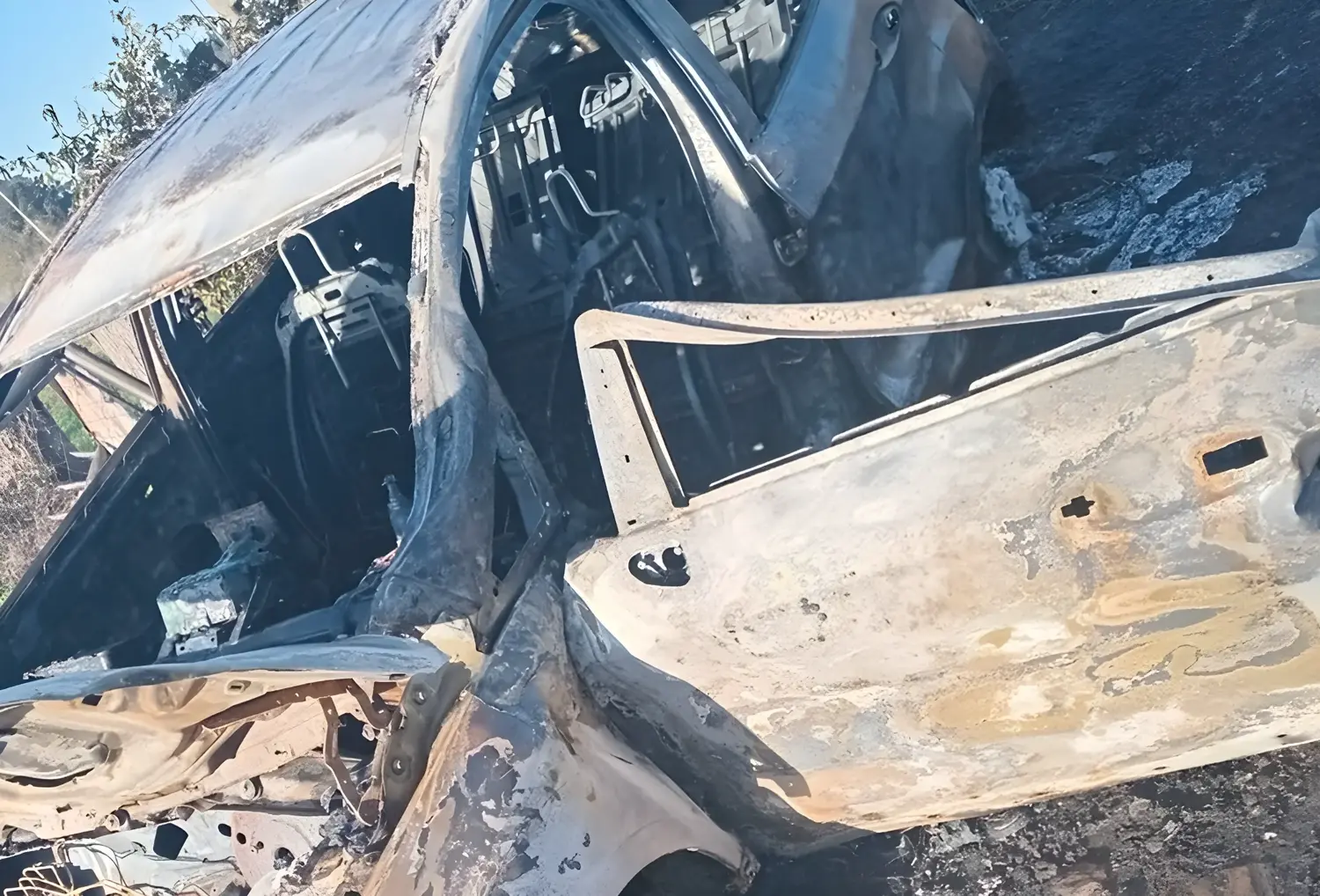 Cuando Bomberos sofocó el incendio se encontró con el cuerpo sin vida del conductor en el habitáculo.