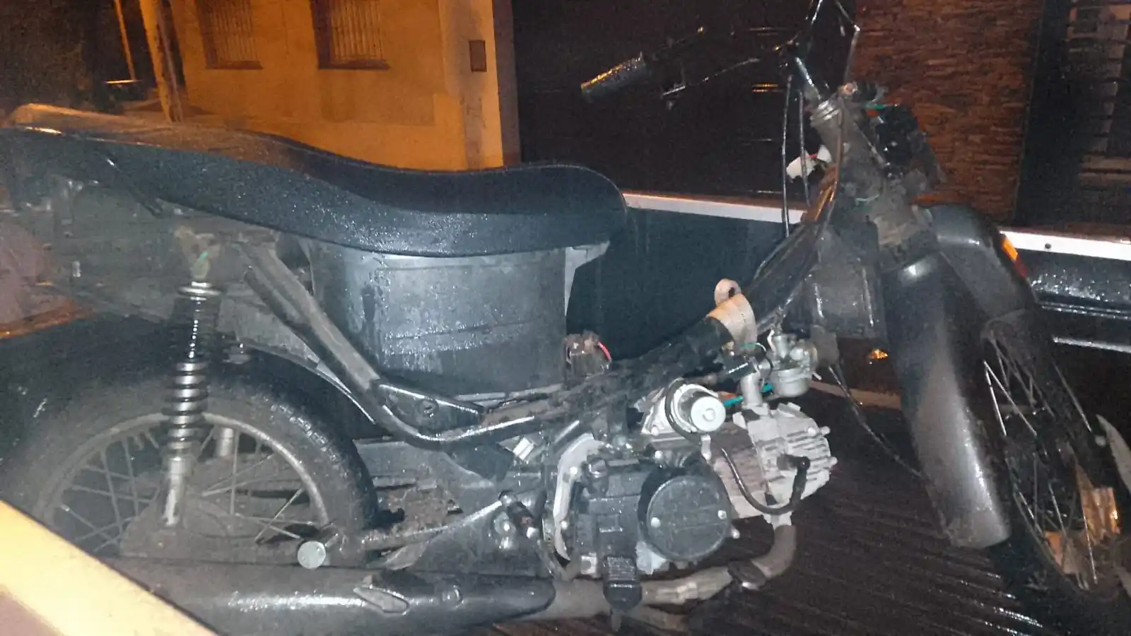 Así fue hallada la moto robada de  Lucio V. López 286