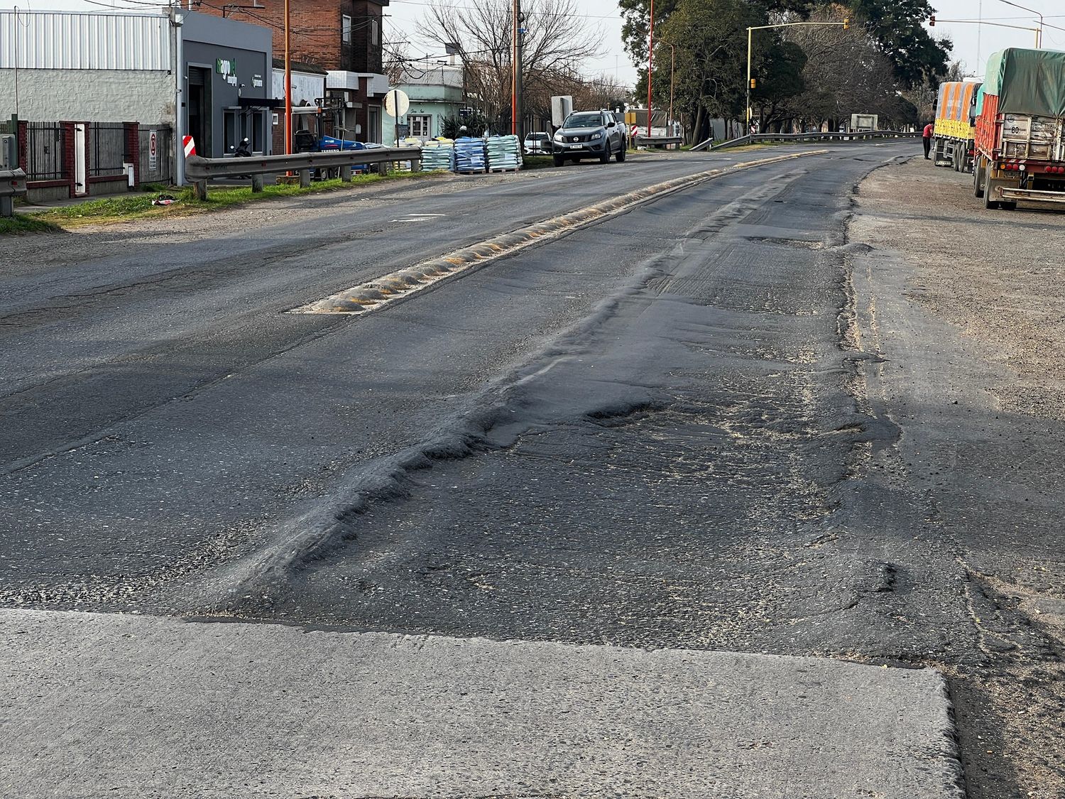 La traza urbana de la 33 a la altura de Murphy se encuentra muy deteriorada.