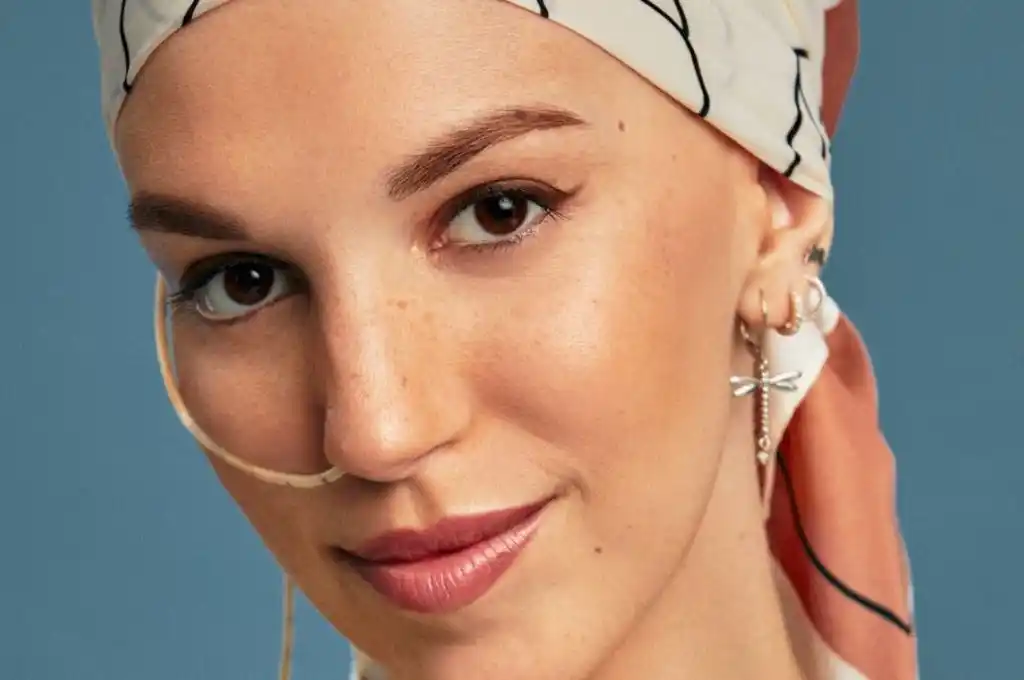 A los 20 años, murió Elena Huelva, la influencer española que conmovió al mundo con su lucha contra el cáncer