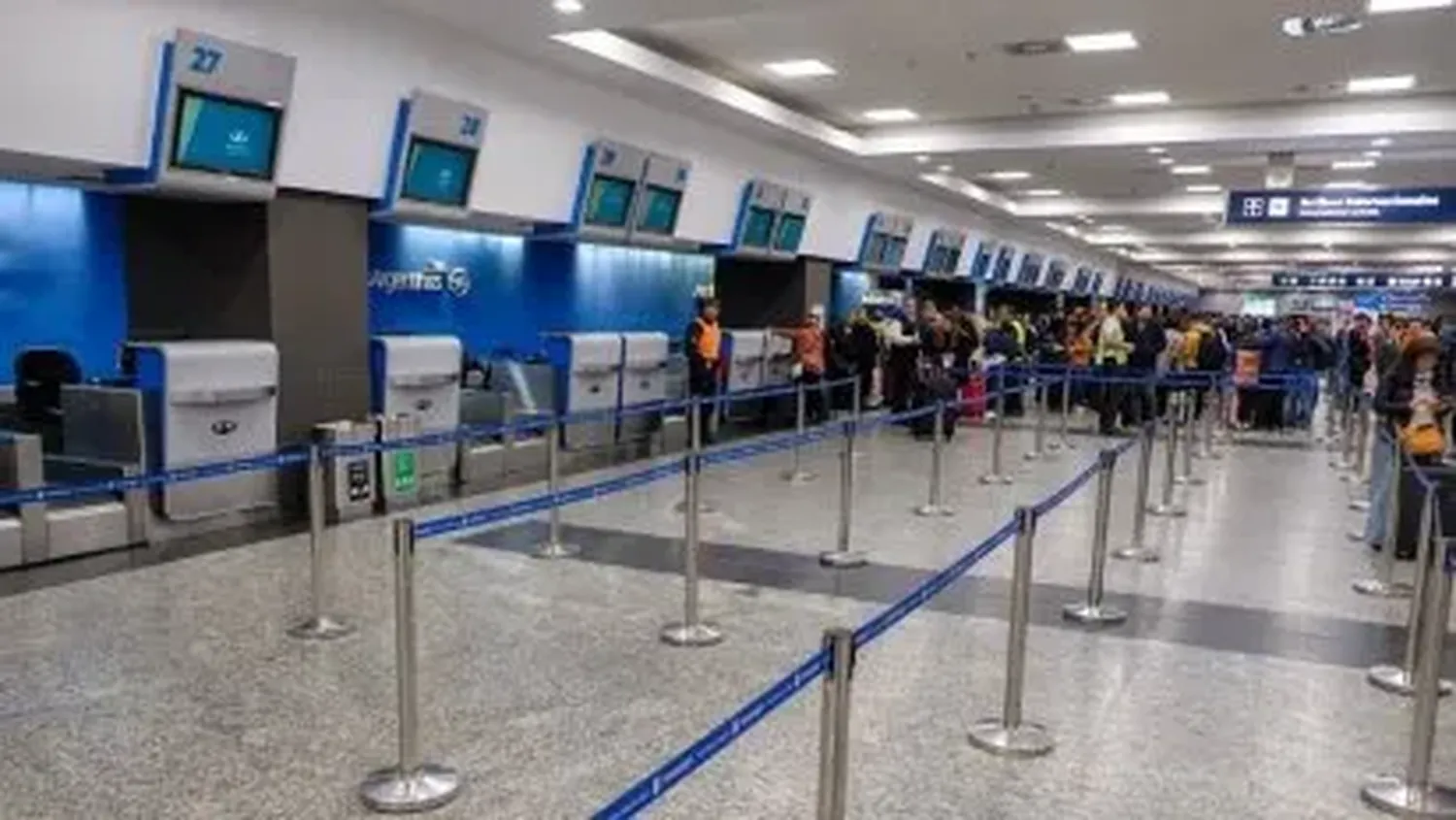 Aeroparque vacío debido a la cancelación de casi todos los vuelos.