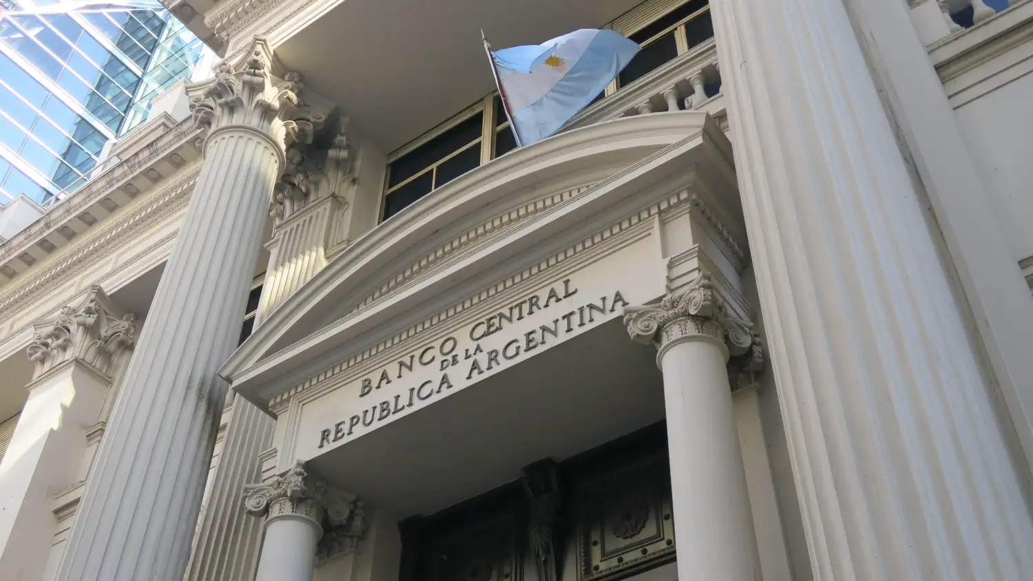 El Banco Central bajó por sexta vez la tasa de interés y el plazo fijo rinde apenas un 40% anual