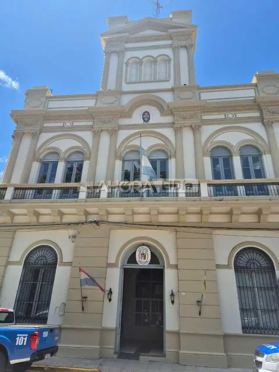Interceptan a dos hombres con un bolso lleno de ropa nueva y terminan detenidos