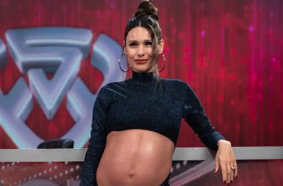 Pampita dio a luz a su hija en el Otamendi: ¿Cómo se llamará?