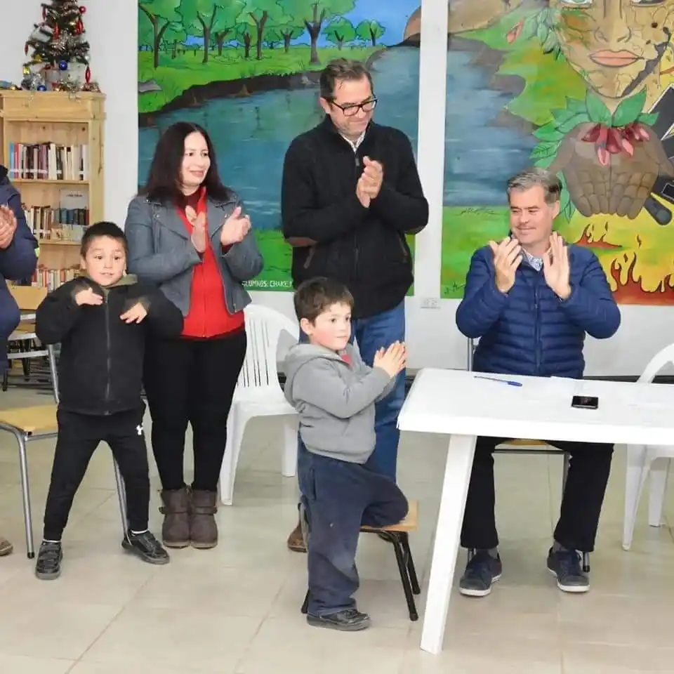 Martín Piaggio firmó un nuevo contrato de obra de cordón cuneta y badenes