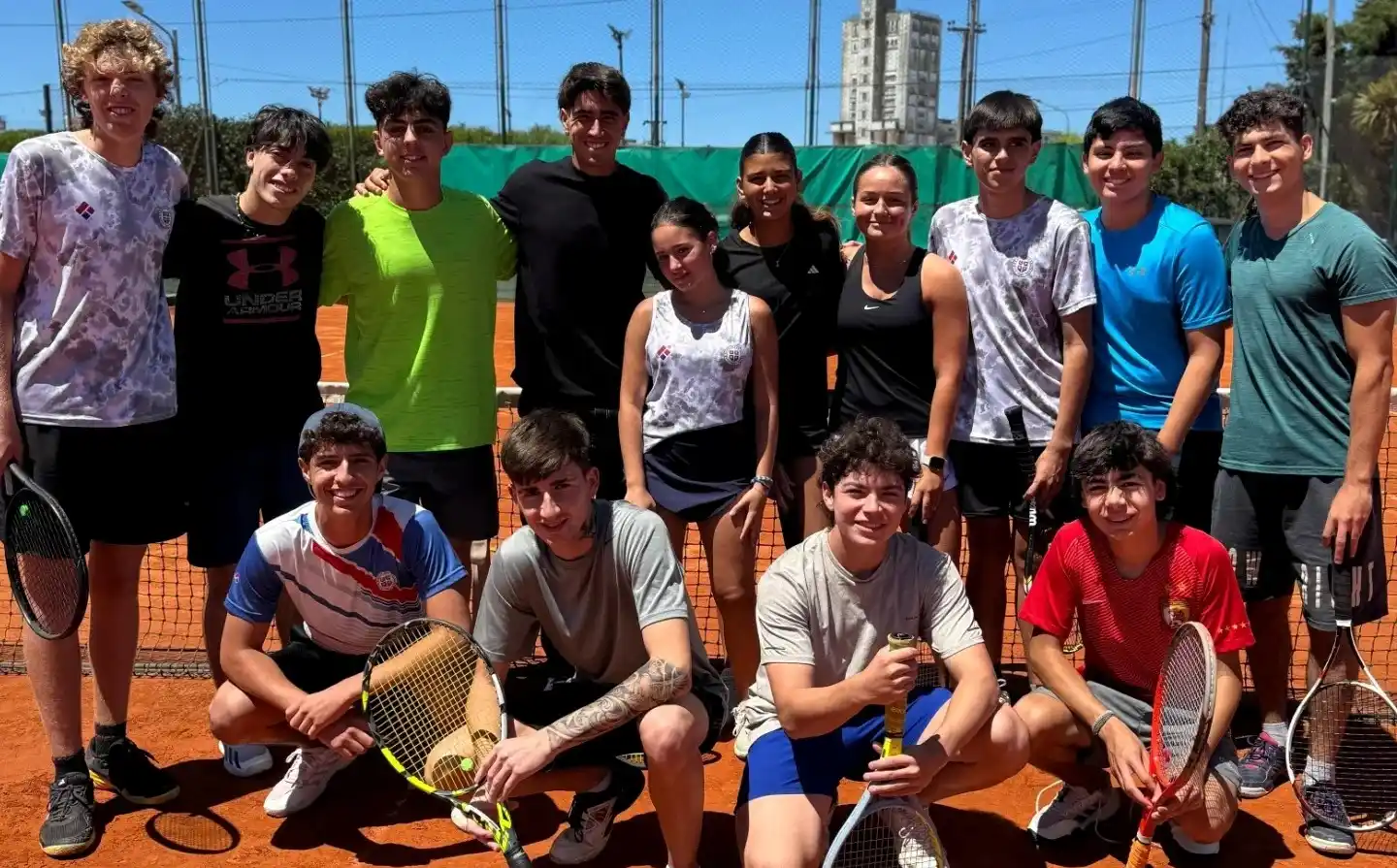 Comesaña con jugadores del Náutico