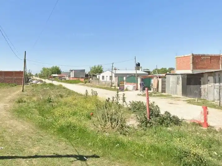 El ataque ocurrió en una casa de Berisso, durante la noche (Google Maps)