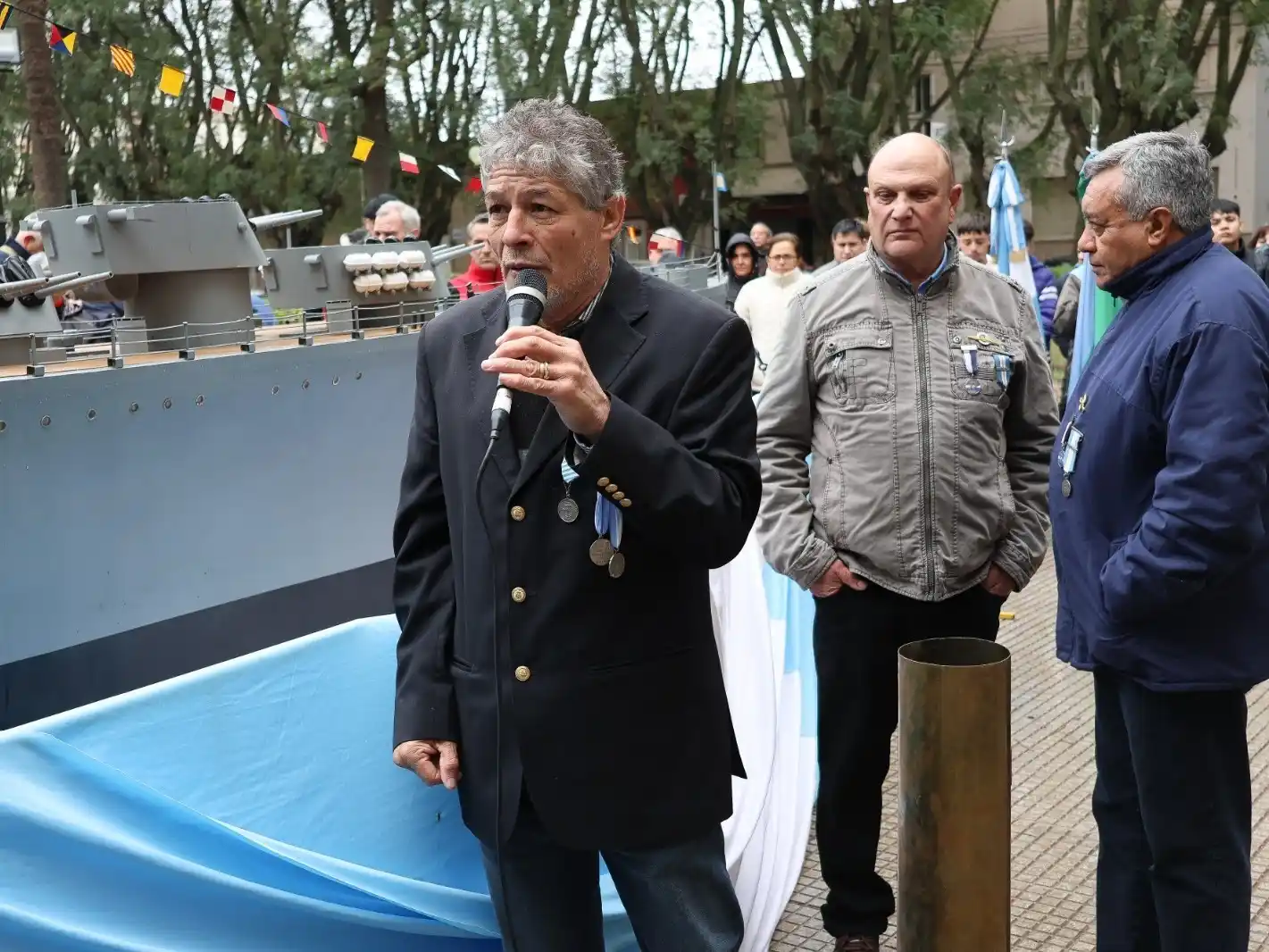 Víctor Hugo Ríos, en 2024, durante el acto de presentación de una réplica del Crucero General Belgrano en San Pedro. Foto: El Agrario