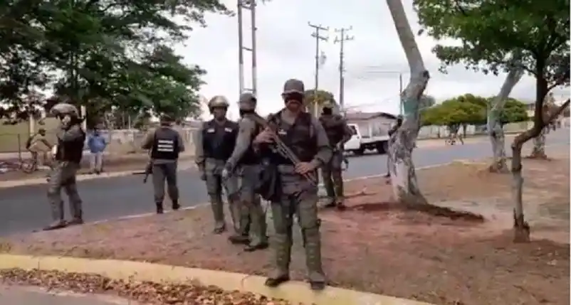 Funcionarios del régimen agredieron a periodistas que cubrían protesta en Anzoátegui