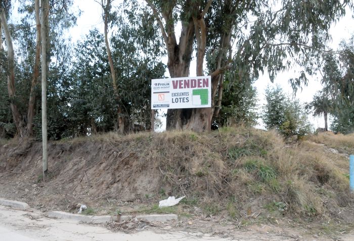 Tras el desalojo masivo, un cartel de venta dejó al desnudo la ausencia de una política urbanística