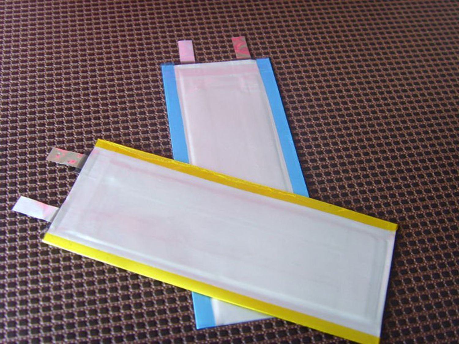 Crean una batería biodegradable hecha de papel