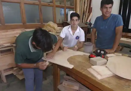 Alumnos de la ciudad se capacitaron en la producción de sillas inclusivas