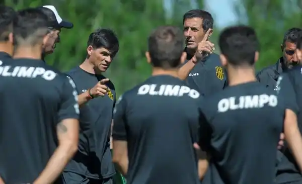 Marcelo Broggi fue presentado ayer en Olimpo de Bahía Blanca