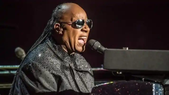 Stevie Wonder: «Estoy vivo y sano»