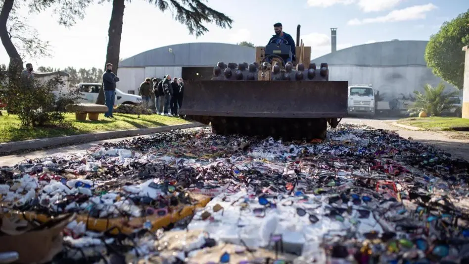 El Municipio destruyó cerca de 6 mil lentes que se comercializaban de modo ilegal