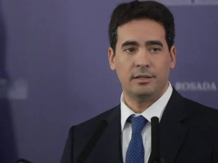 El vocero presidencial aseguró que brindar asistencia a los morosos "sería salvar a los bancos"