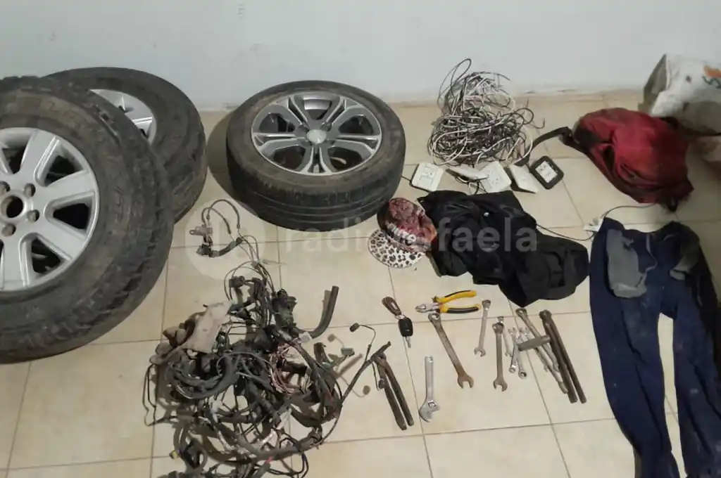 Operativo cerrojo: por un robo en un taller mecánico, alcanzaron a un remis y detuvieron a dos personas