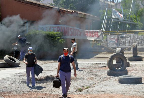 Operarios de Tandilceram ingresaron a la fábrica