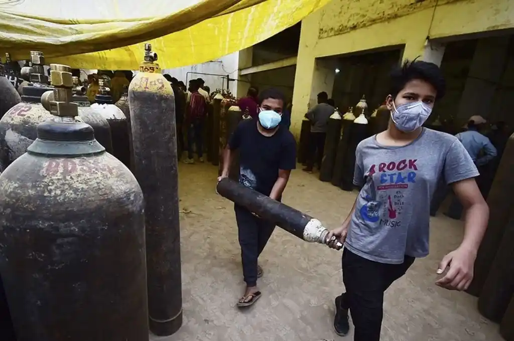 India: récord de más de 2.000 muertos y casi 300.000 casos